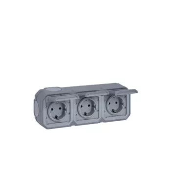 Legrand Plexo55 vízmentes IP55 összeszerelt (falon kívüli) csatlakozóaljzat (dugalj) / 3 X 2P+F csatlakozóaljzat csapófedéllel
